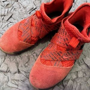 Nike Lebron Soldier 12 Gs Basketball Youth Sneakers 5.5Y